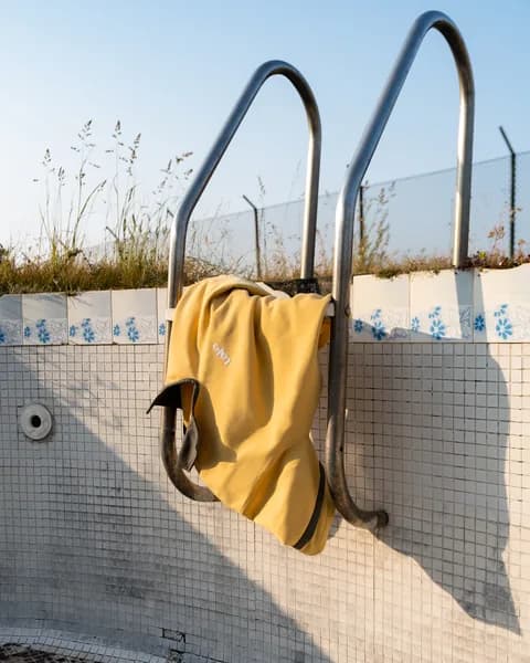 Laje SS25, poolside